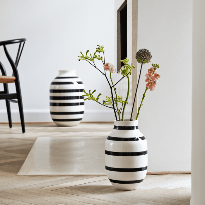 Omaggio Black Vase